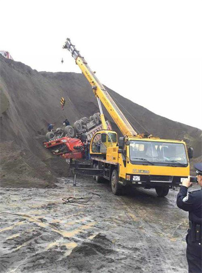 青秀区上犹道路救援